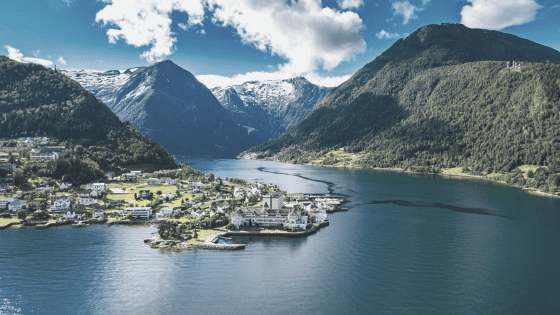 ESCANDINAVIA E ISLANDIA